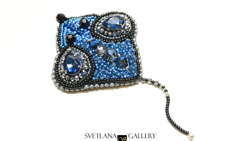 Blue Beaded Mouse Brooch